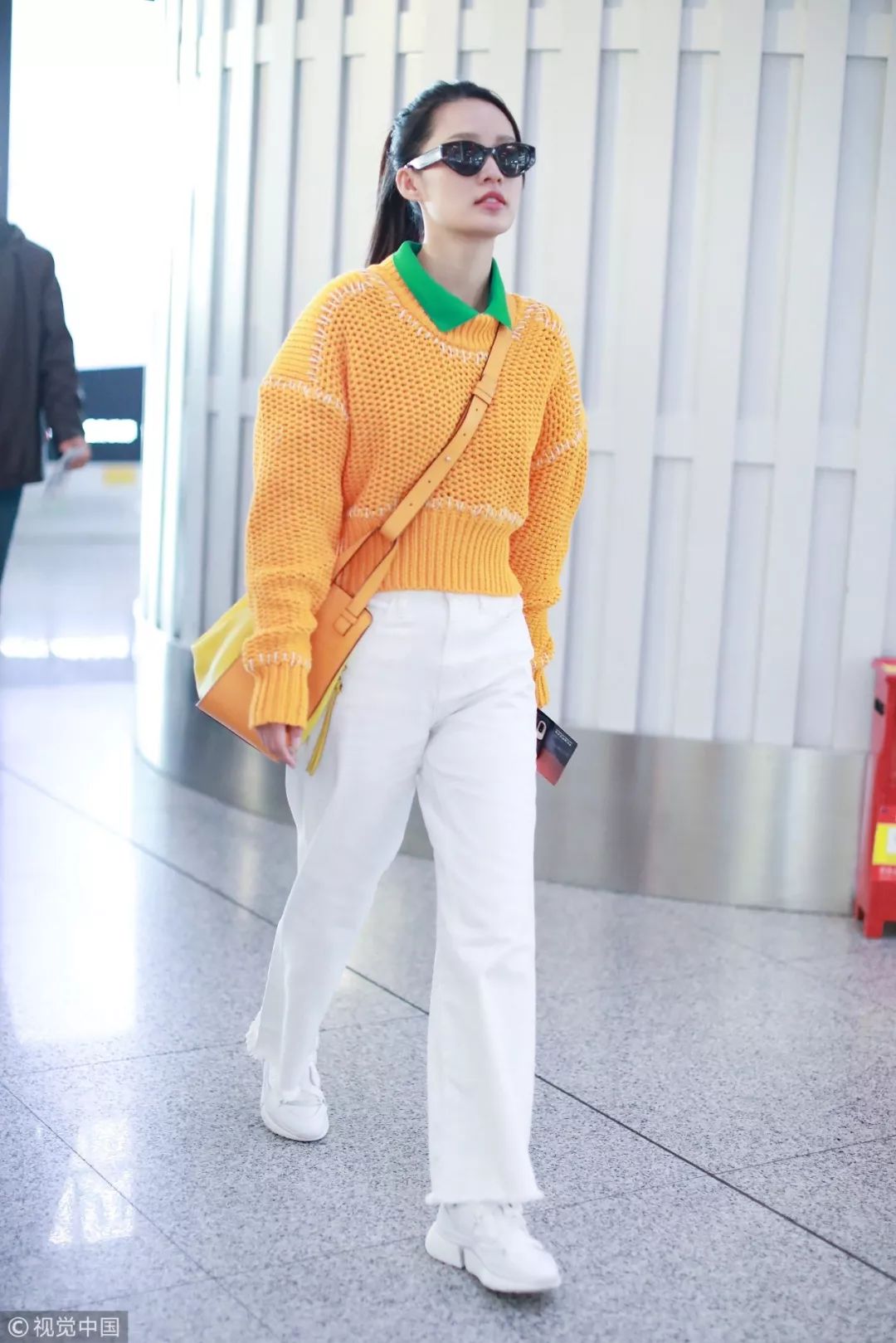 最新时尚穿搭街拍,换季不吃土旧衣穿出新时髦感
