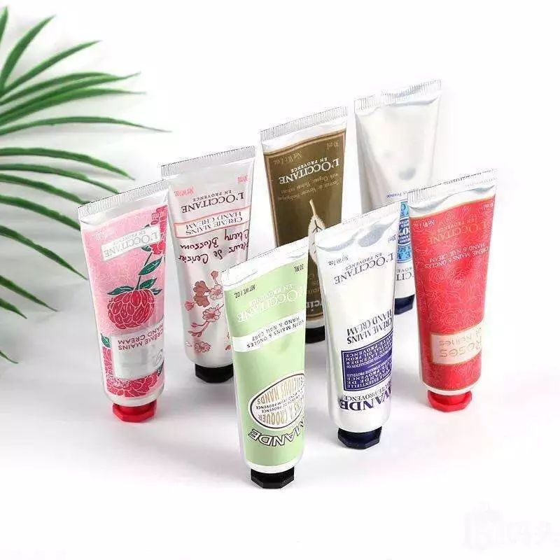 姑娘我看你印堂发黑下一句,姑娘我看你印堂发黑