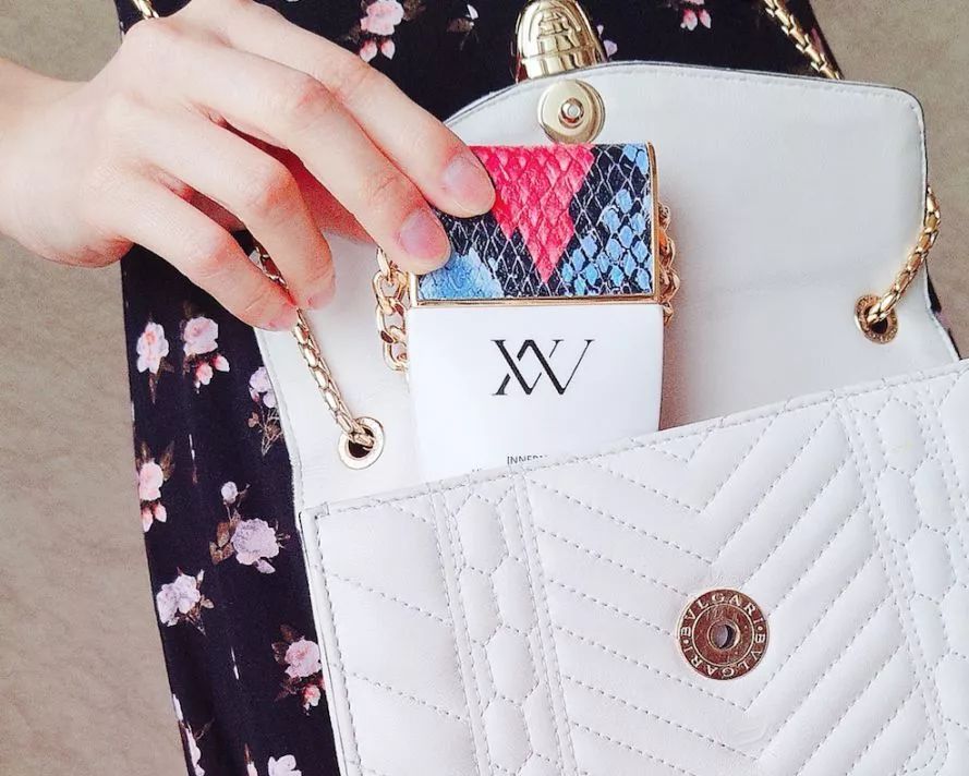 挤爆了！这个鎏*瓶金**成为今年免税店hin难抢的货!