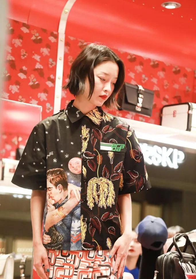 杩欎欢琛ｆ湇鍒板簳鏈夊濂界┛,杩欎欢琛ｆ湇鐨勫崠鐐瑰湪鍝噷