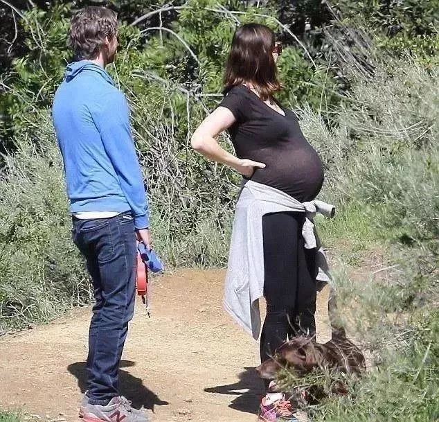 扫墓别拍肩膀,清明扫墓可以拍墓吗