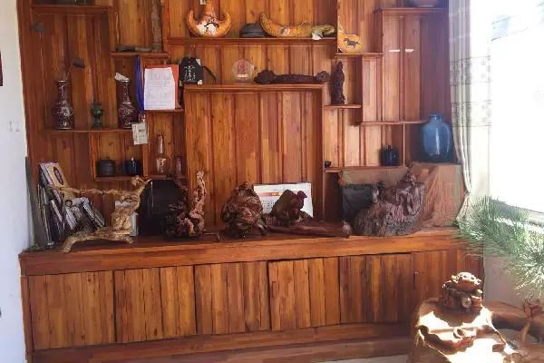 自学成才的根雕达人,张国胜红木家具