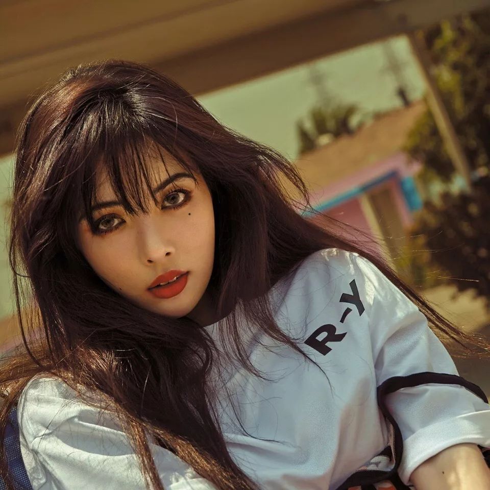 公布恋情被公司开除背假香奈儿都能带货说她是“人间毒药”我服!