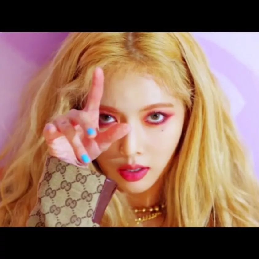 公布恋情被公司开除背假香奈儿都能带货说她是“人间毒药”我服!