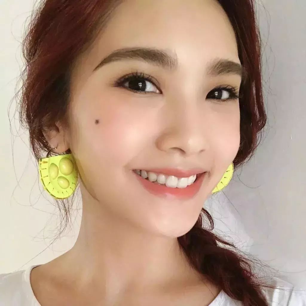 公布恋情被公司开除背假香奈儿都能带货说她是“人间毒药”我服!