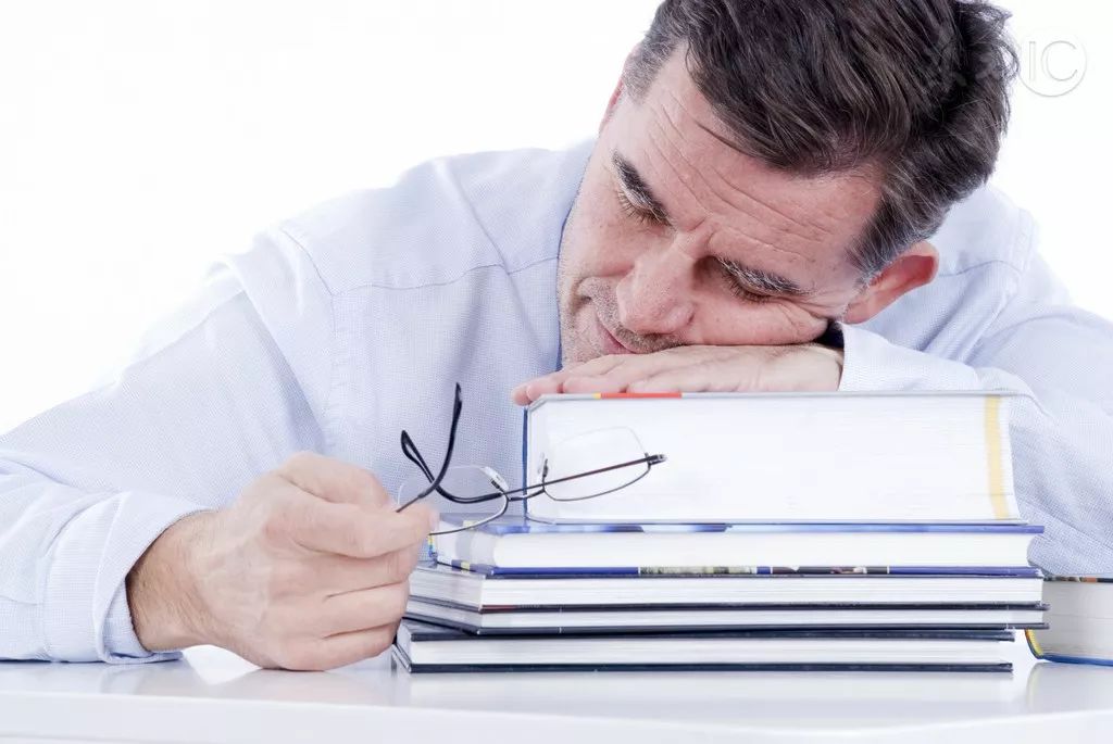 突然开始脱发而且还很困,经常犯困脱发是怎么回事