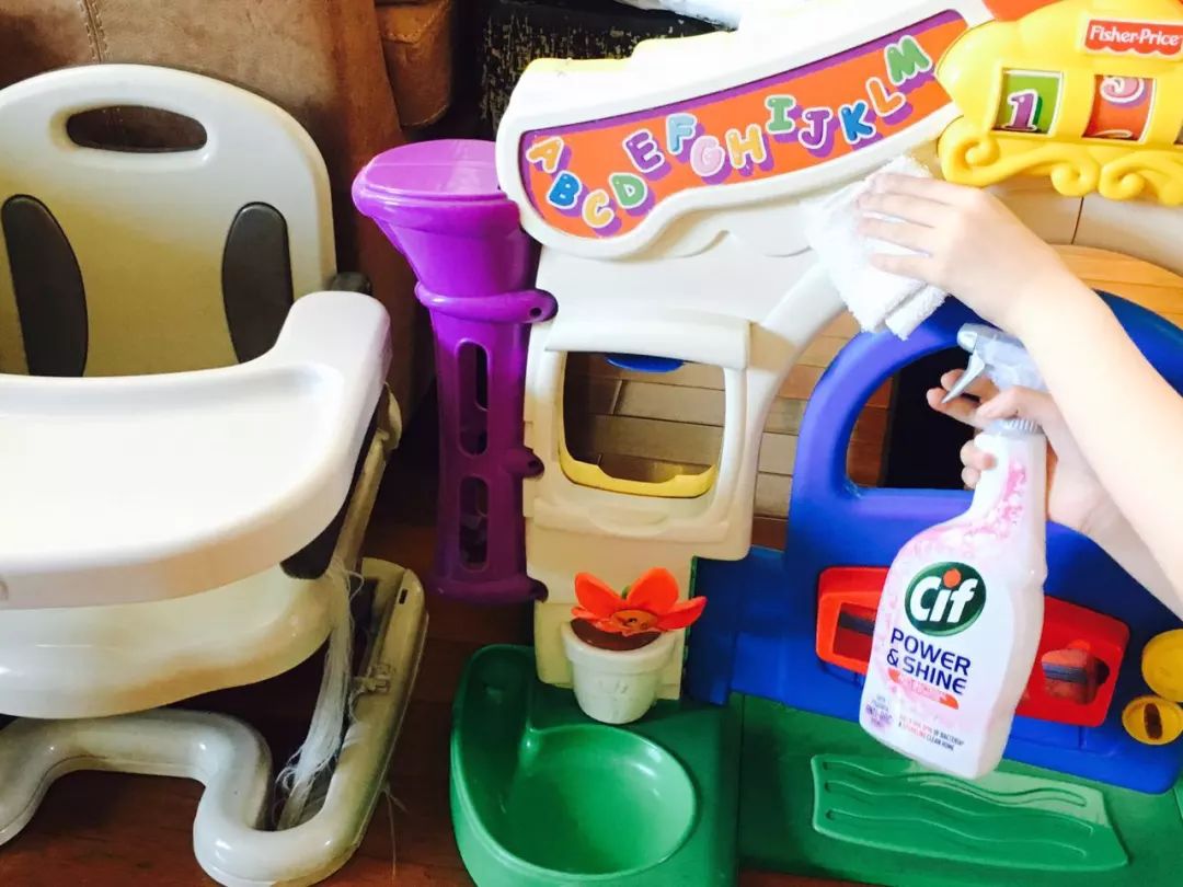 去污“高科技”!焦黑锅底、油垢、霉菌,喷一喷全消失