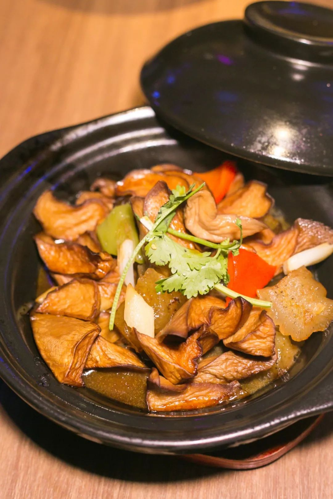 4折从四川吃到广东！我左手拿麦，右手啤酒，在这个“千面餐厅”里嗨到凌晨？