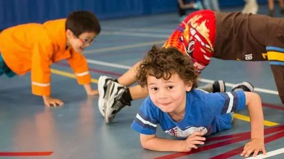 如戏全靠演技,人生如戏全靠演技小女孩一秒入戏