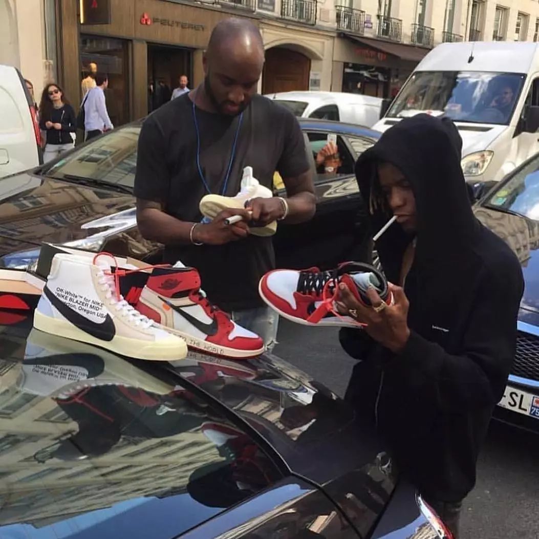 看别人穿名牌心理自卑,看别人穿的鞋多贵