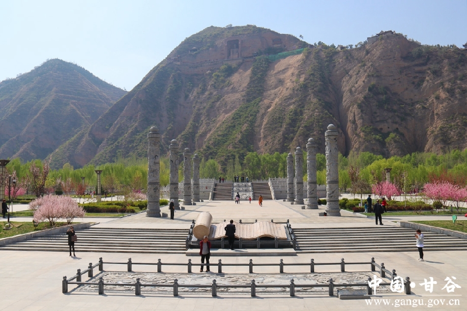 盛唐大像山,太白山雄伟壮观