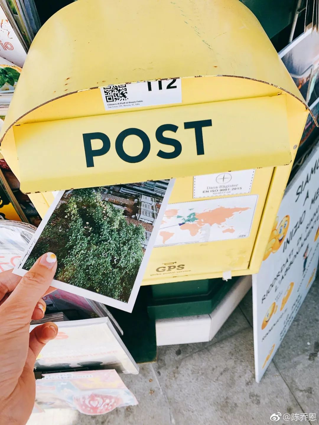 适合夏天的美甲显手白,超显手白的美甲带钻