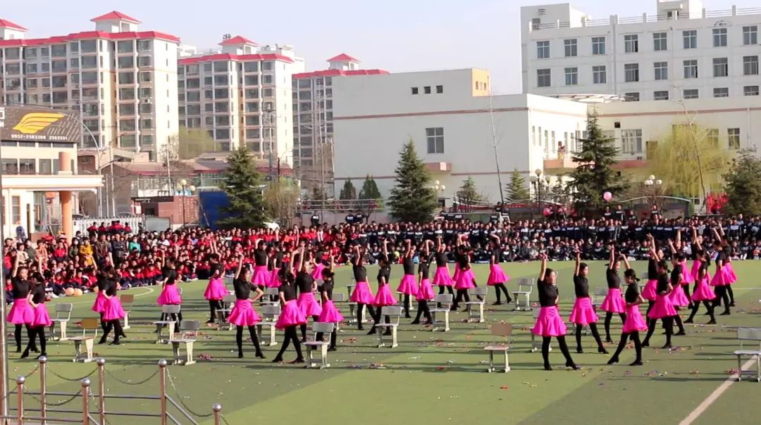 定格精彩瞬间彰显体育精神,丹棱中学60届田径运动会精彩瞬间