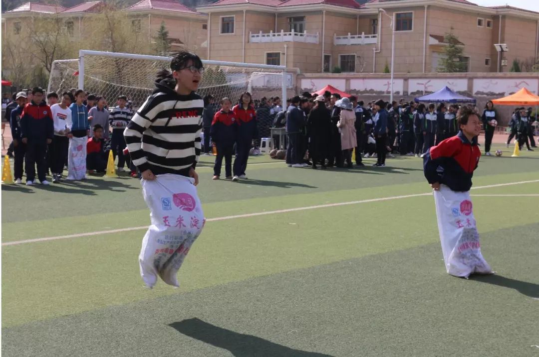 定格精彩瞬间彰显体育精神,丹棱中学60届田径运动会精彩瞬间