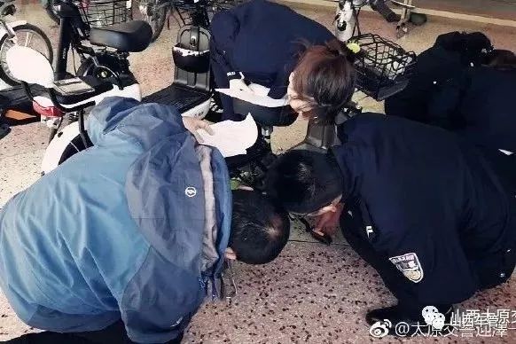 电动车先考证还是先上牌,电动车要考驾照是真是假