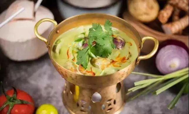 入住东南亚风情酒店！双人自助早餐+逸咖双人套餐！最低只要…