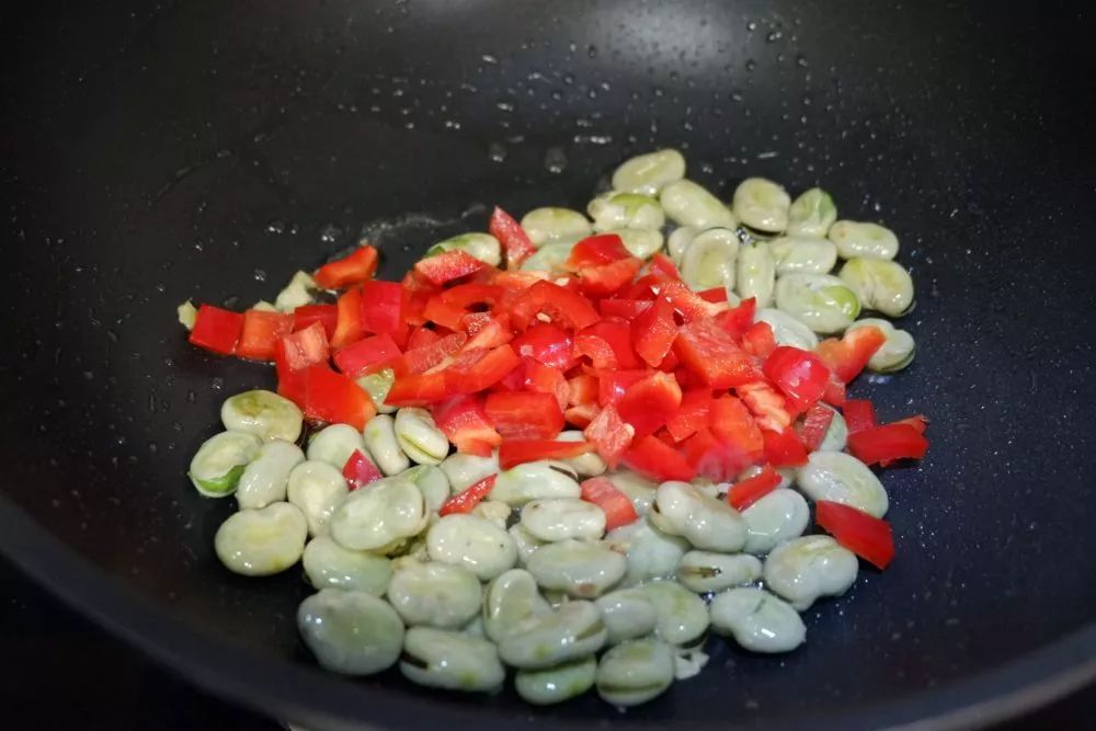 嫩蚕豆不带壳怎么吃,嫩蚕豆什么时候吃