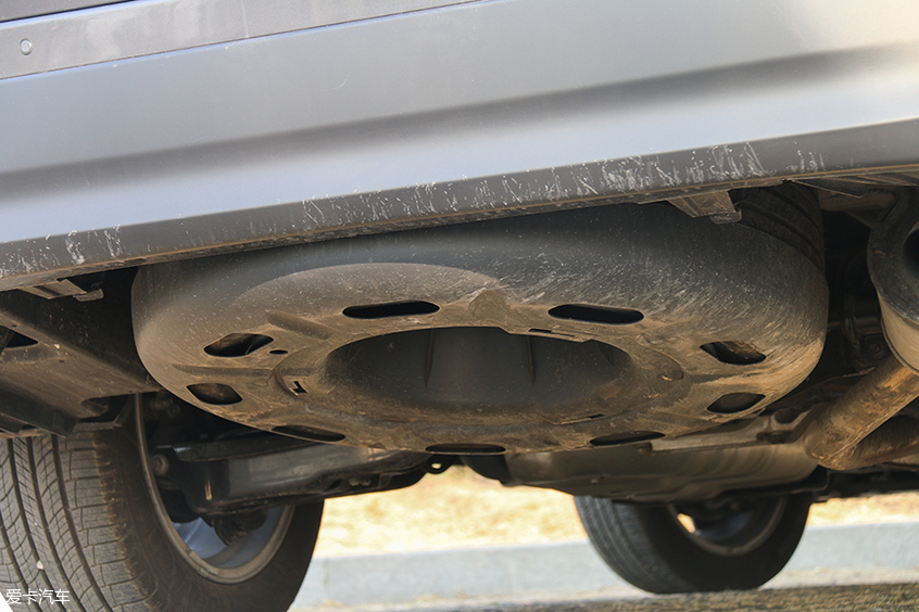 有钱人都买什么物件,现在年轻人能买哪些二手车