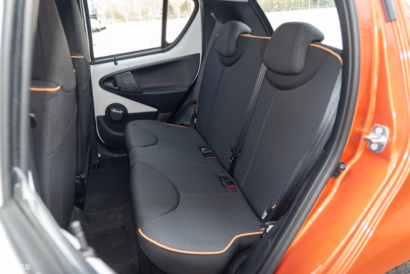 表现出乎意料好开不贵的入门级电动车比亚迪e1