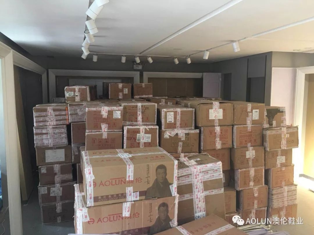 这家鞋店,这家鞋店人气超旺