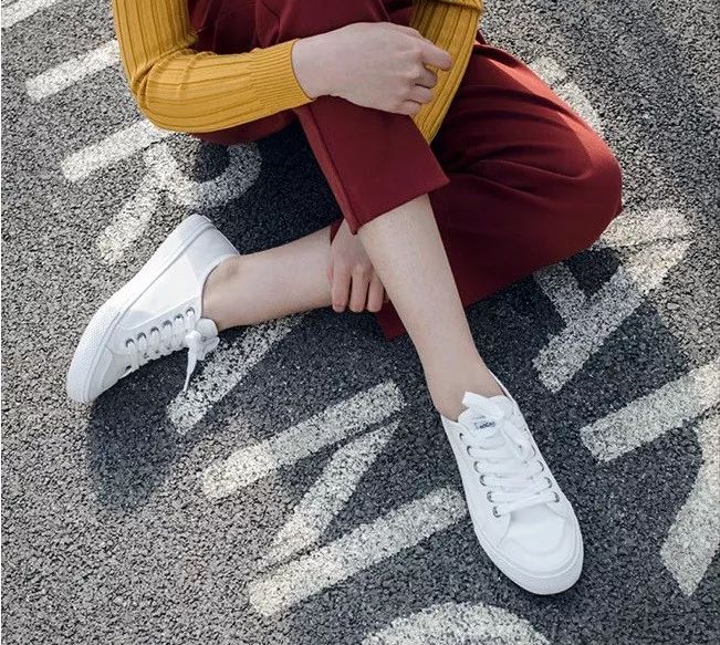 凯特王妃同款帆布鞋,梅根王妃穿什么鞋好看