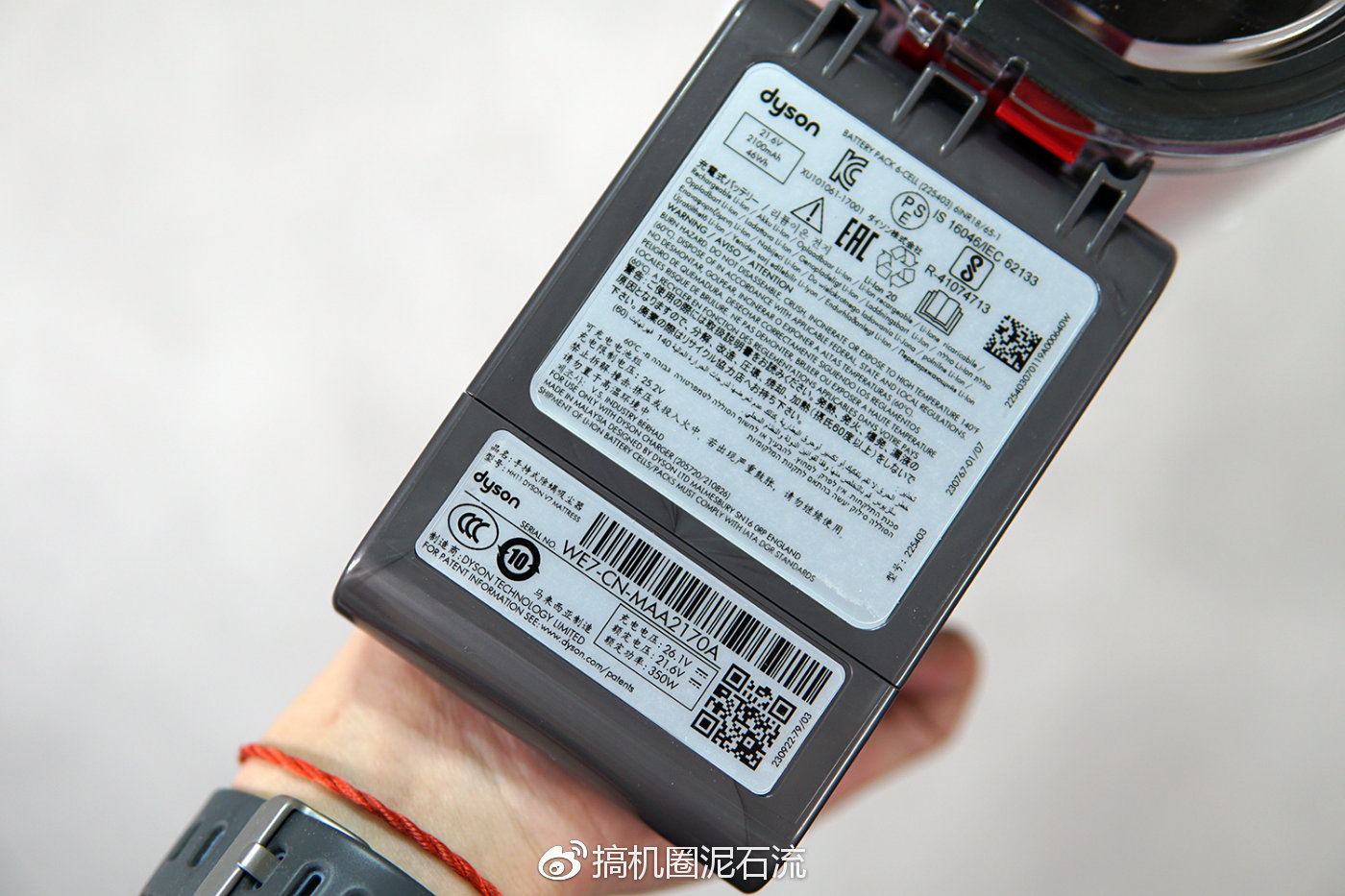 戴森除螨仪手持吸尘器评测,戴森吸螨仪v7清洗视频