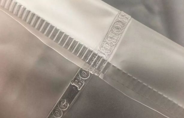 给孩子选雨衣有什么要求,雨衣雨鞋给孩子备好