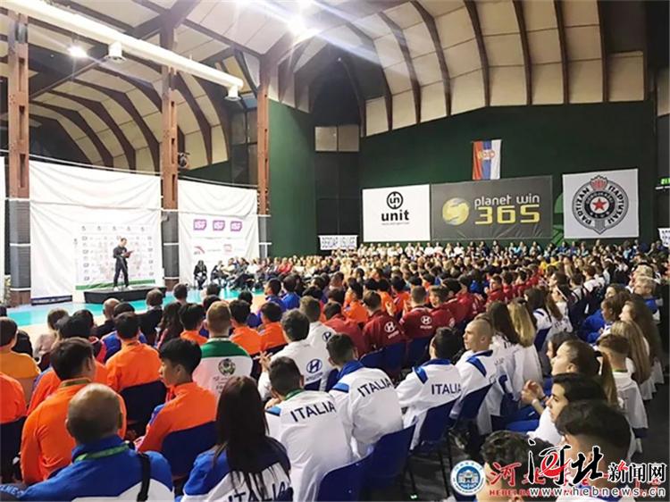 中国女足勇夺第一是哪一年,世界中学生足球赛中国女足保定