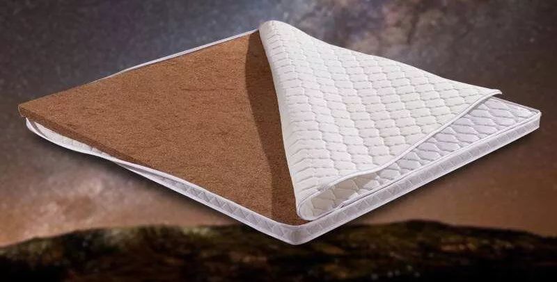 睡硬板床真的能拯救腰吗,睡硬板床能治腰凸吗