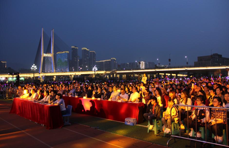 展示青春风采宜宾市一中第28届体育艺术节开幕