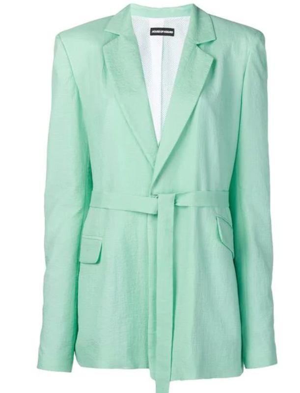 吴宣仪穿深v长裙,吴宣仪深v长裙