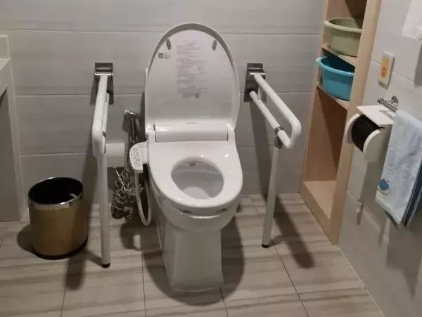 关于开展老年医疗护理试点的思考,老龄工作机构不断健全