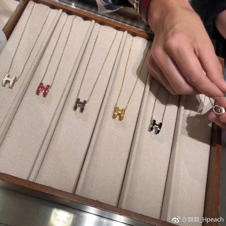 时髦办|Lisa这磨人的小甜豆，居然敢给我种草爱马仕了？？？