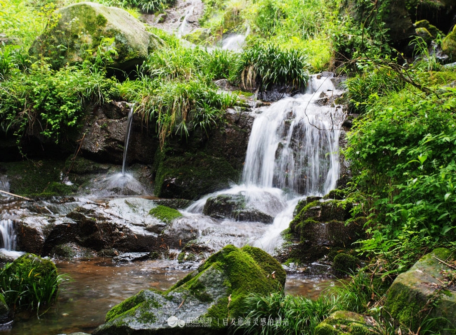 隐藏大山深处的小村庄,一个山清水秀的美丽小村庄