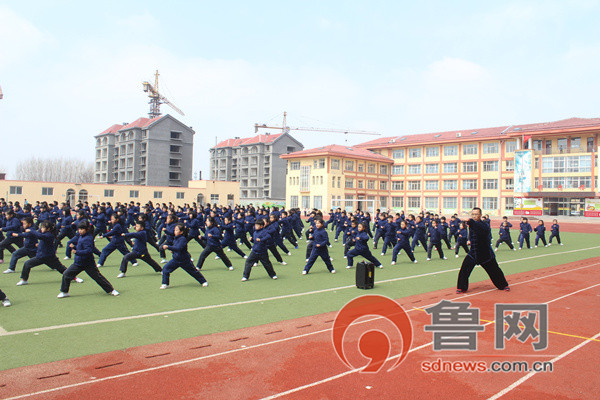 胶州33000余名小学生实现校内托管