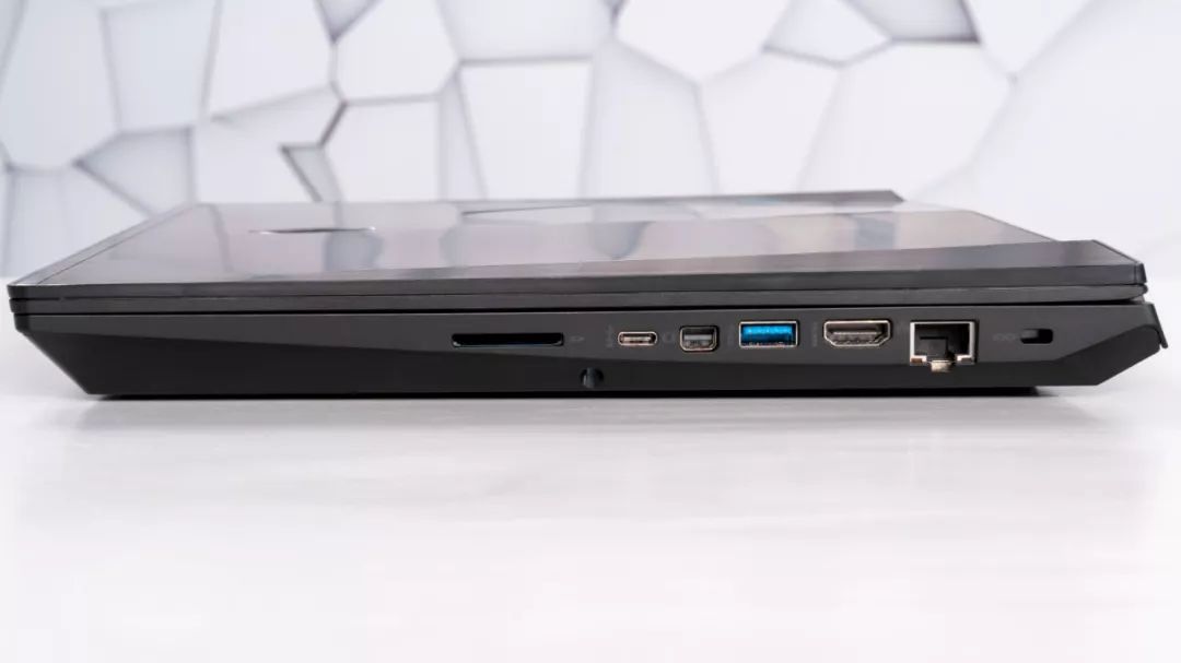 外观好屏幕大轻的游戏本,可以换cpu和显卡的游戏本