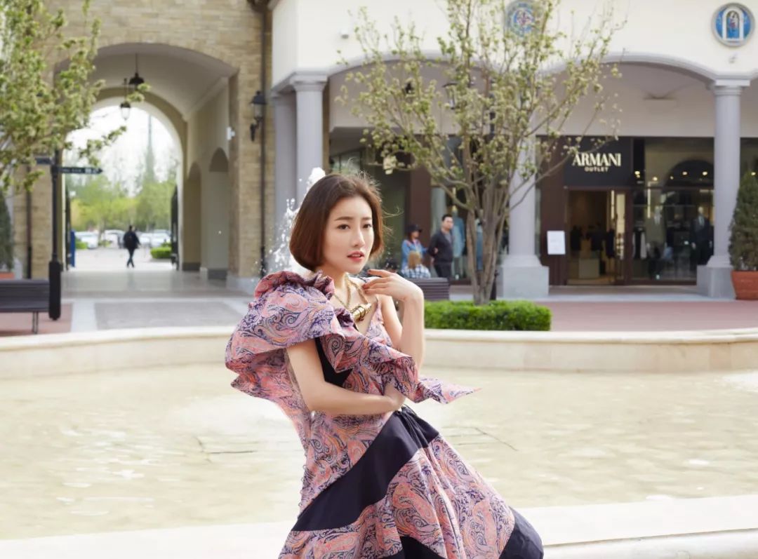 怎么穿让人看起来很贵,怎样穿看起来既普通又好看