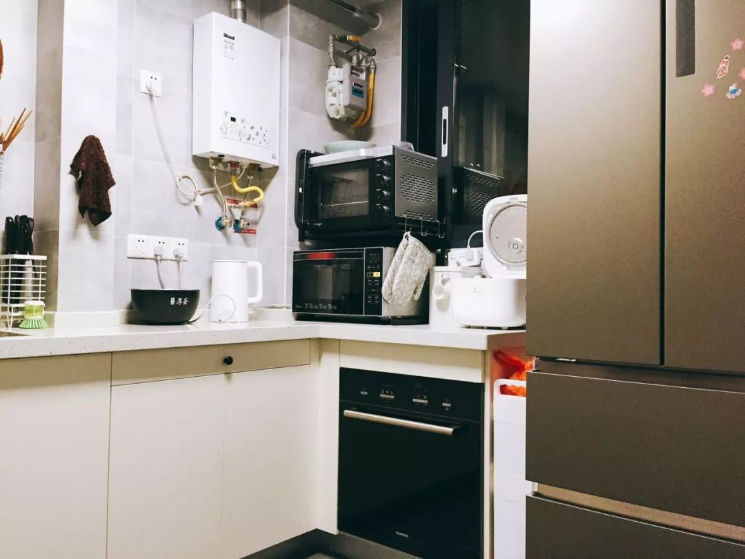 电热水器换燃气热水器方便吗,电热水器和燃气热水器哪种好