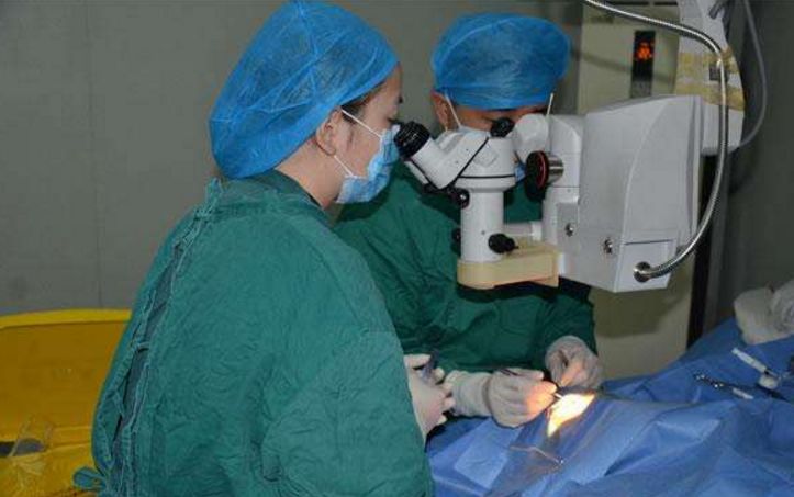 女子被风景“闪瞎”双眼，小长假出游，这类人尤其要小心