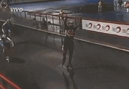 运动员比赛时尴尬瞬间,运动员比赛中的失误搞笑视频