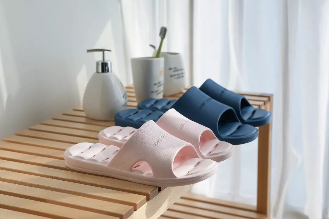 比普通拖鞋好穿100倍！踩在云朵上一样舒服，好穿到爆！永不臭脚！网友：想丢掉家里所有其它拖鞋！