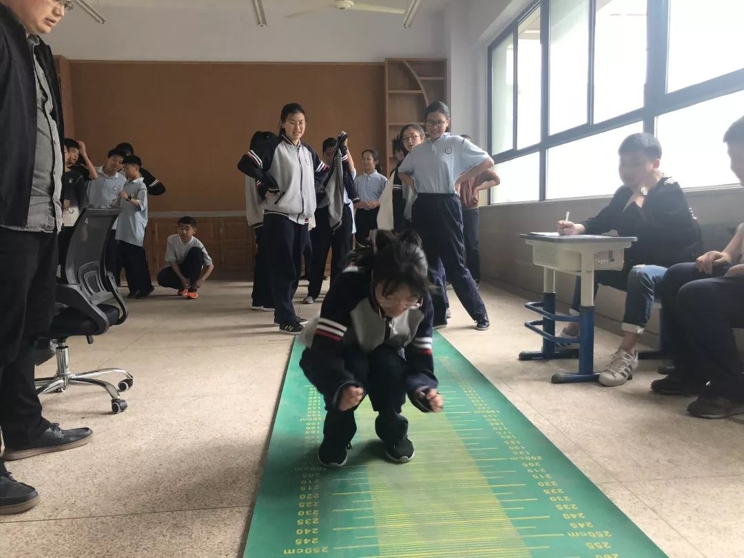 快乐体验快乐成长,快乐体验成长绘画二年级