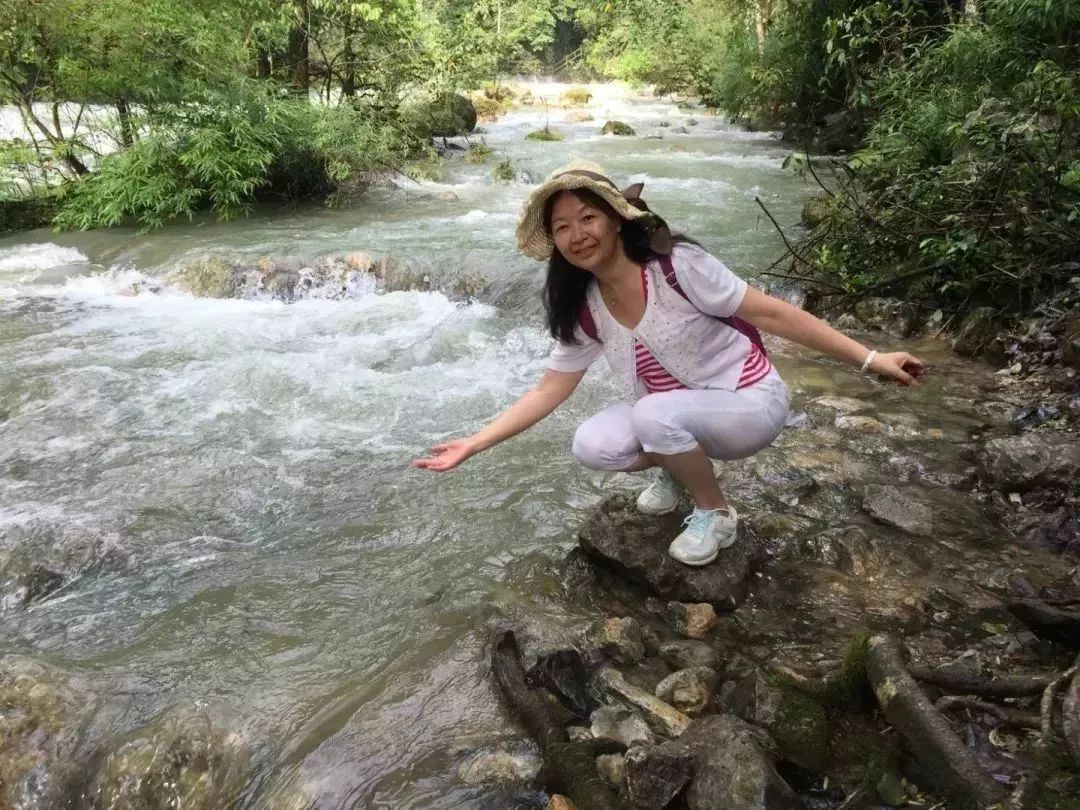 中国大妈旅游拍照标准动作视频,中国大妈拍照十大姿势