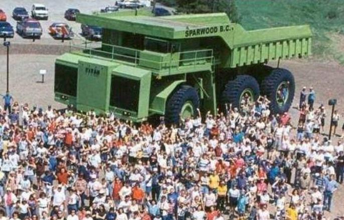 世界上里程最高的车,中国最大的车有1500个轮胎