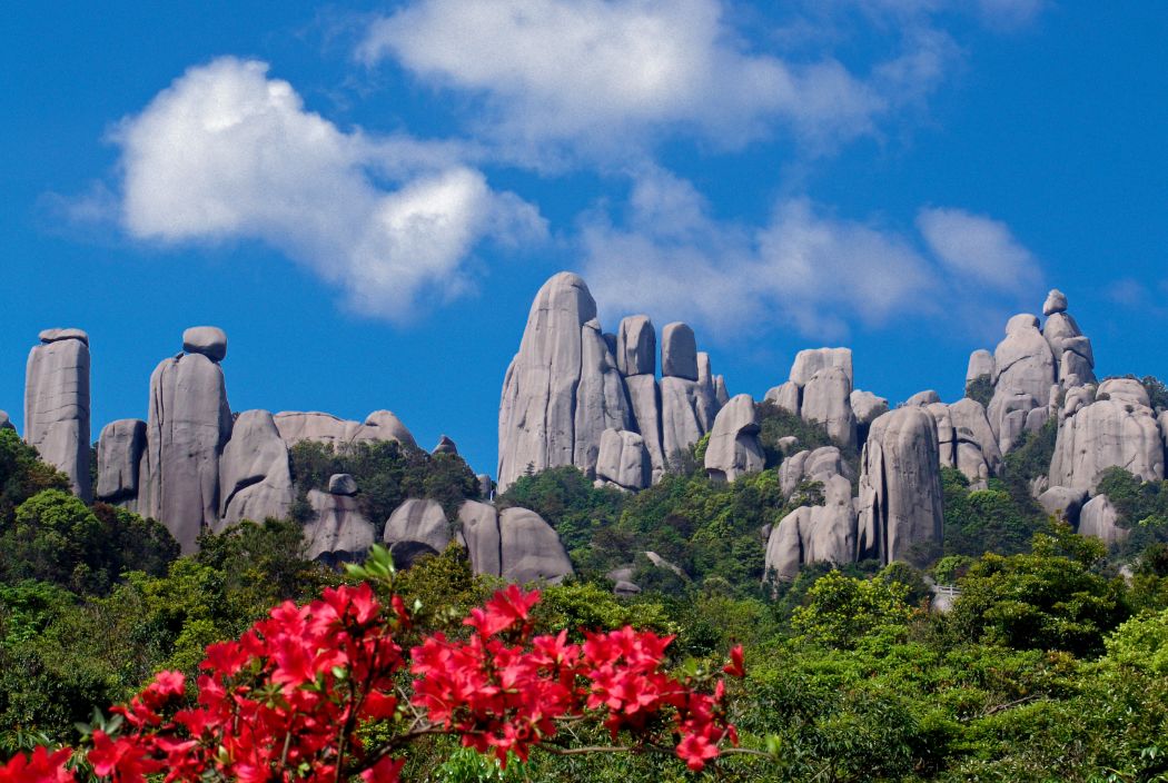有海上天湖佛国仙都之美誉的城市,游玩一座神奇山