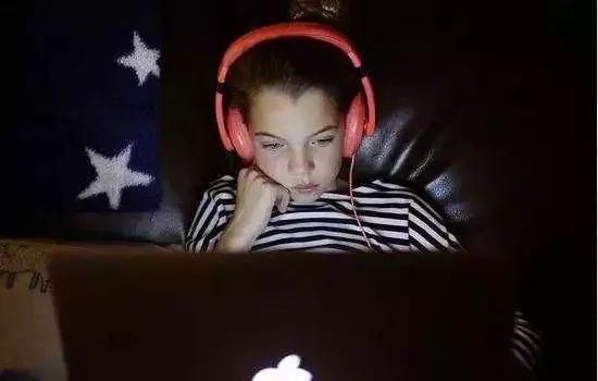 各年龄段孩子电子产品使用指南,如何正确地引导孩子使用电子产品