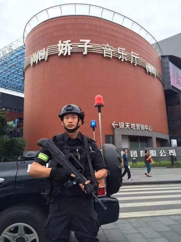 成都特警夜巡,成都特警最新消息