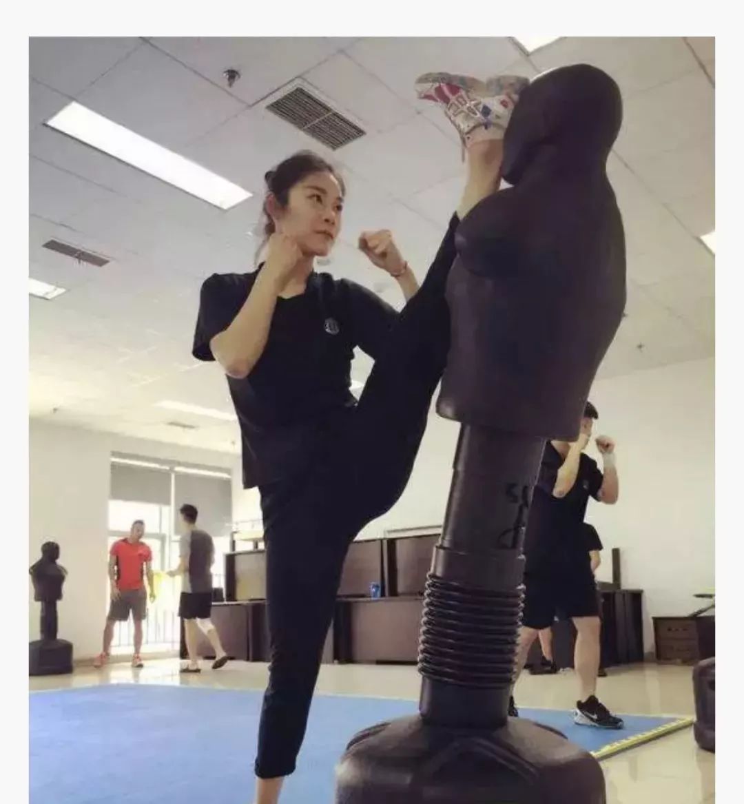 成都市公安局特警支队,成都特警深夜检查