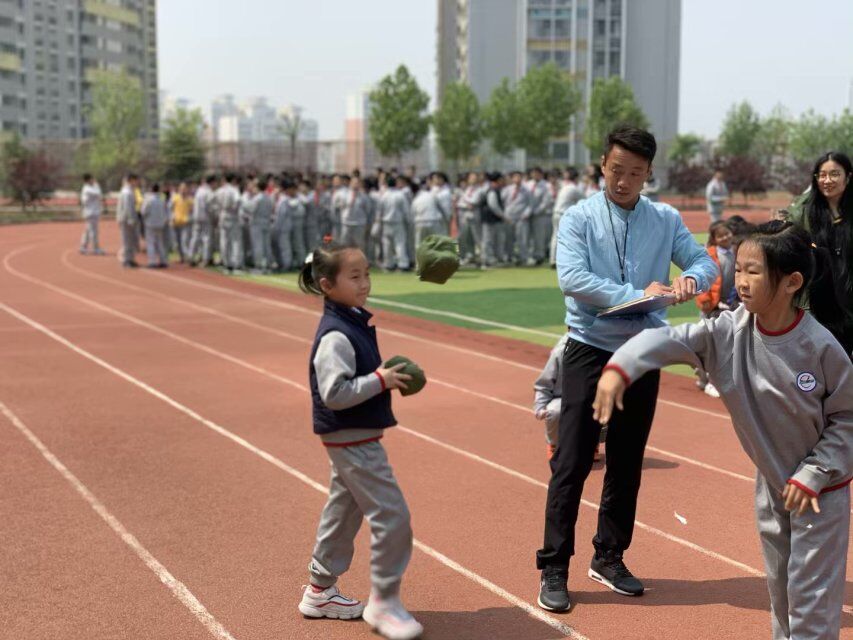 阳光少年展风采,运动场上秀技能
