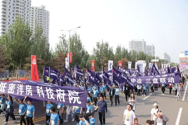 秦皇岛马拉松开跑完整视频,秦皇岛马拉松抢眼镜头